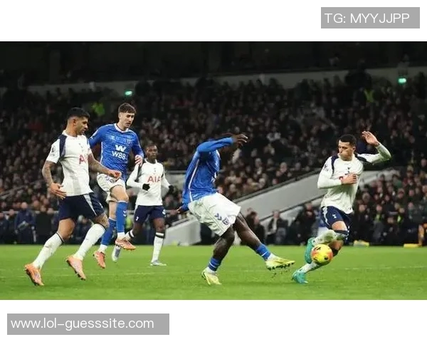 西甲热刺逆转里昂绝杀时刻震撼全场赛后分析与精彩回顾