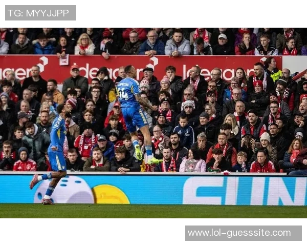 友谊赛精彩回顾：多特蒙德与巴黎圣日耳曼2比2平局战术分析与逆转时刻解读