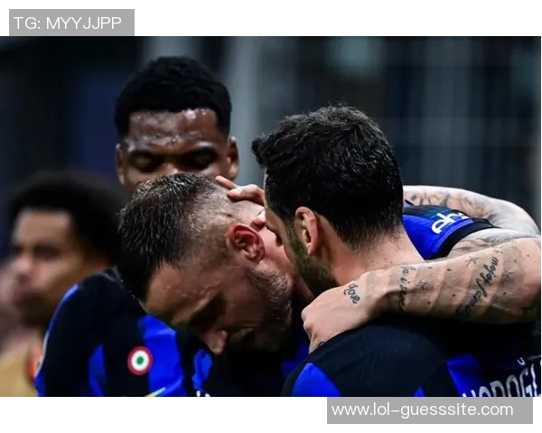 国米与曼联友谊赛战平双方精彩瞬间引发全场热烈反响